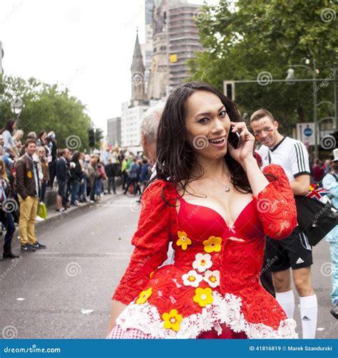 Donna Non Identificata Durante La Parata Di Gay Pride Immagine Stock Editoriale Immagine Di