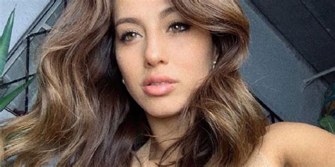 Bikini flúo cavadísima y lengua afuera la fórmula de Flor Vigna para gambetear al verano La 100