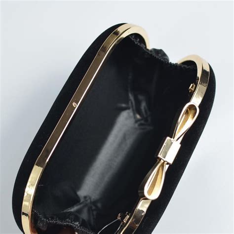 Овальный велюровый вечерний клатч бокс на цепочке Buy at KLATCH Kiev ...