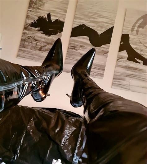 We Love Wet Oily Wetlook Latex Looks And Hot Lingerie Pics