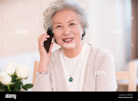 Elderly woman using a mobile phone Stock Photo - Alamy