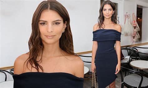 Emily Ratajkowski Brings Out The Sex Appeal At Glamours Game Changers Lunch Daily Mail Online