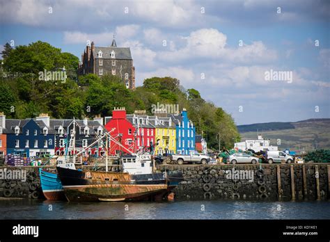 Tobermory pier hi-res stock photography and images - Alamy