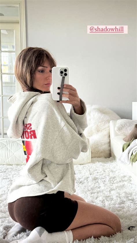 Hot Rachel Cook Captured In Fitted Tights Thblog