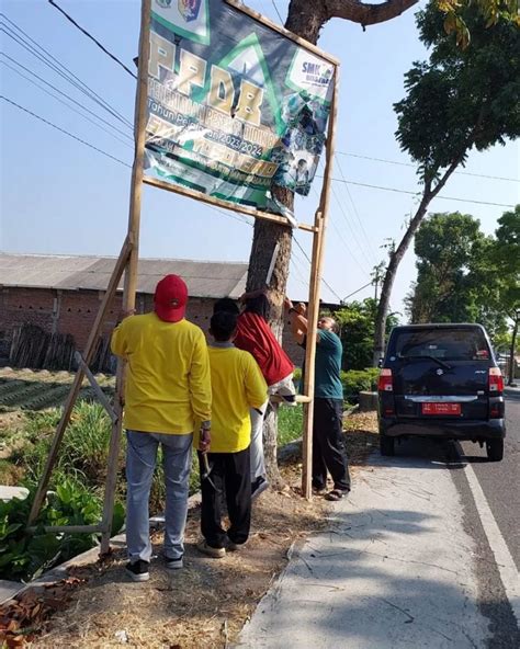 Kegiatan Penertiban Baliho Kecamatan Plaosan