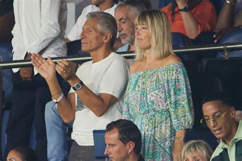 Photo Nagui et sa femme Mélanie Page dans les tribunes lors du match