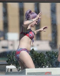 Kelly Osbourne Red Bikini Sydney Th April X HQ Phun