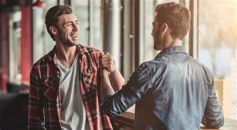Qué es el Bud Sex la tendencia que anima a los hombres heterosexuales a tener sexo entre