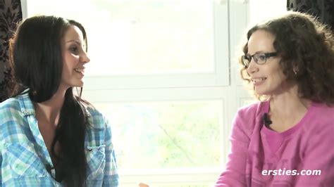 Ersties Miriam Verwöhnt Annikas Pussy In Allen Facetten
