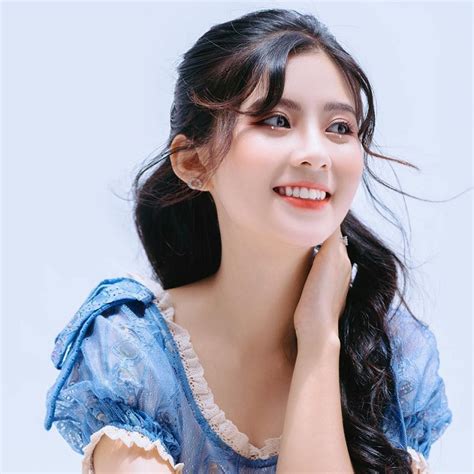 Nhan S C Th Ng H Ng C A Hot Girl M A Thi N I Ti Ng M T N M Tr C