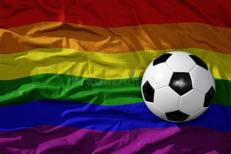 Bola De Futebol Vintage Na Onda Da Bandeira Gay Arco Ris Imagem De Fundo D Imagem De Stock