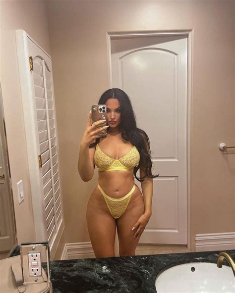 Instagram Natalie Halcro Nude Photo 5