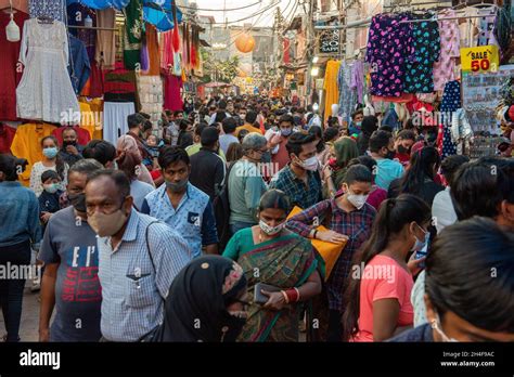 New Delhi India Oct Diwali Rush A View Of Crowded Lajpat