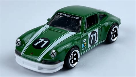 Тематична Машинка Hot Wheels Porsche Vintage Racing Club HRT HRV Green
