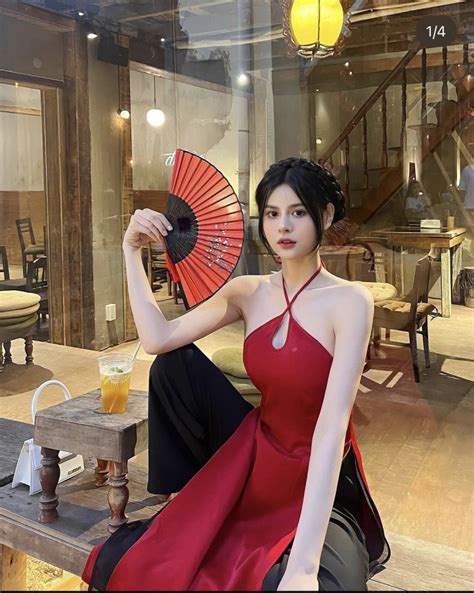 Hot girl xỏ khuyên rốn thích diện đồ mát mẻ không hở không thoải mái