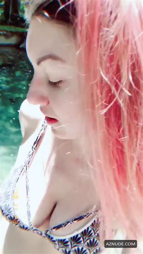 MARIANA DE SOUZA ALVES LIMA Nude AZNude