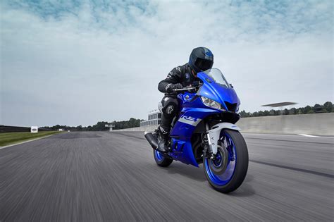 New Yamaha R3 Showing 2020 Yamaha Yzf R3 Eu Iconblue Action 001 03