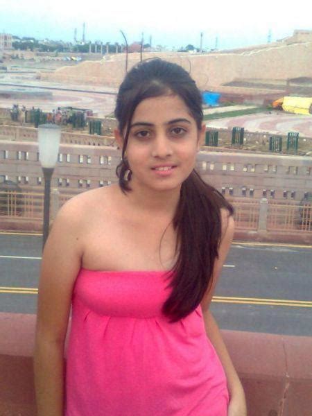 Bollwood Hungama Hot Delhi Desi Women Pics