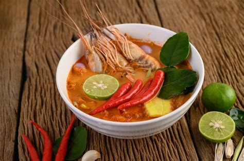 Free Photo Tom Yum Kung Thai Hot Spicy Soup Shrimp With Lemon Grass Lemon Galangal And Chilli