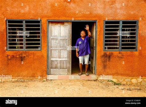 Standing Adult Mature Savanna Hi Res Stock Photography And Images Alamy