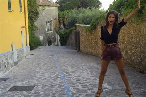 Emily Ratajkowski Sends Temperatures Soaring Wearing A Bikini By The Poolside Mirror Online