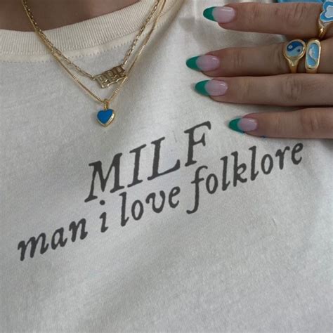 Camisa Taylor Swift MILF Man I love Folklore Escorrega o Preço