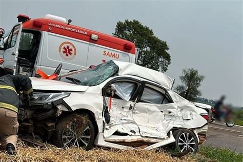 Colis O Entre Carro E Bitrem Deixa Tr S Pessoas Gravemente Feridas Em