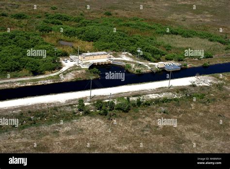 Everglades Restorationlevees Dikes And Dams Stock Photo Alamy