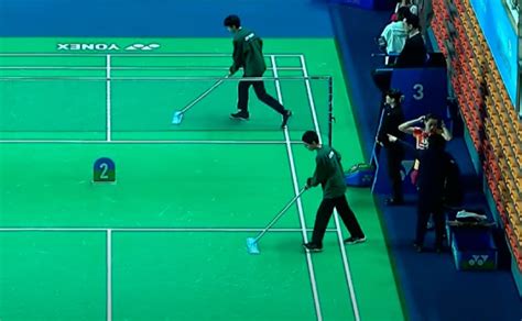 Hot girl cầu lông Thùy Linh thắng chóng vánh ở Hàn Quốc HLV kề vai sát cánh là ai