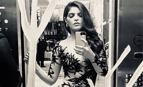 Ana Bárbara se luce en sexy bikini