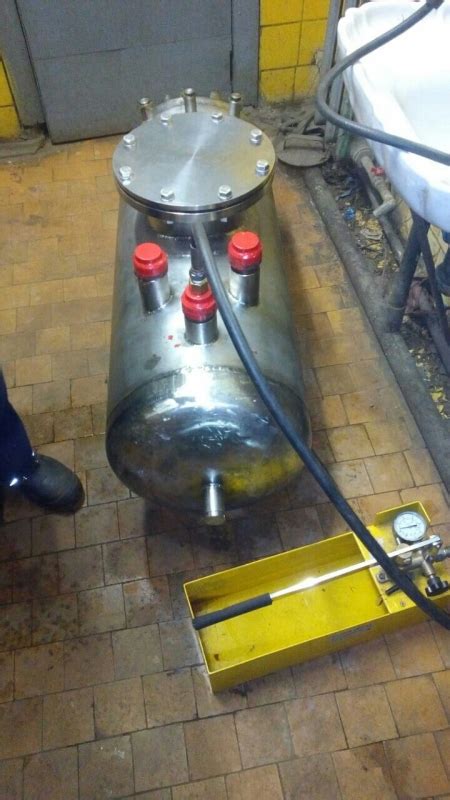 Емкость из нержавеющей стали 12X18Н10Т под давлением 20 МПа ...