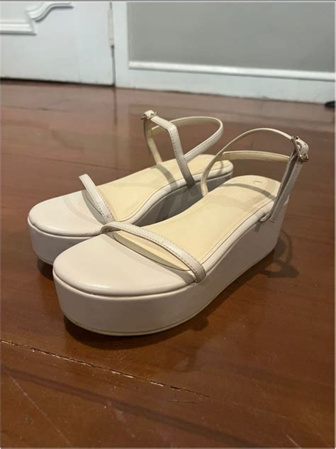 HUE Nude Platform Sandals Women S Fashion Footwear Flats Sandals On Carousell