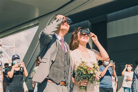 people  throwing solar eclipse weddings thrillist