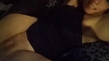 Freya jugando con su apretado y húmedo coño palpitante XVIDEOS