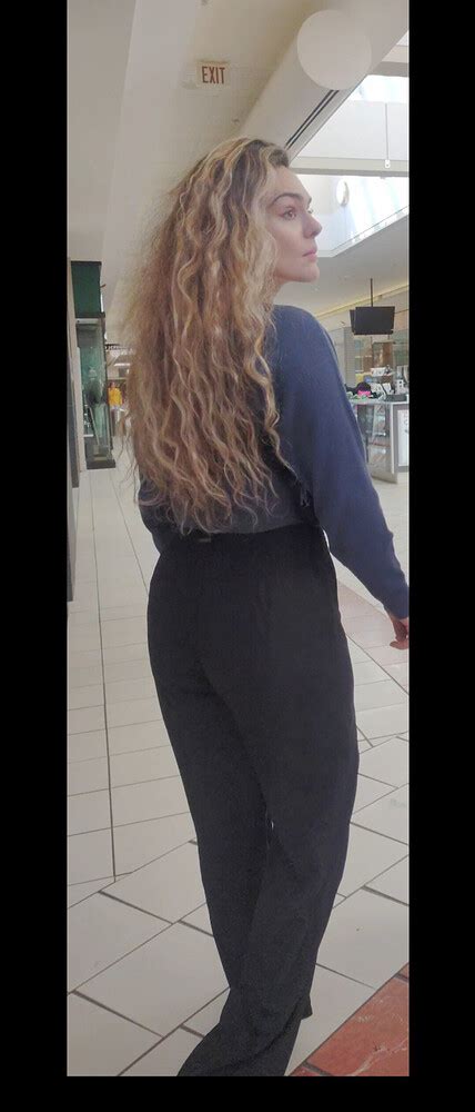 Jiggly Ass PAWG Filling Some Flare Pants Pretty Face Too Spandex Leggings Yoga Pants Forum