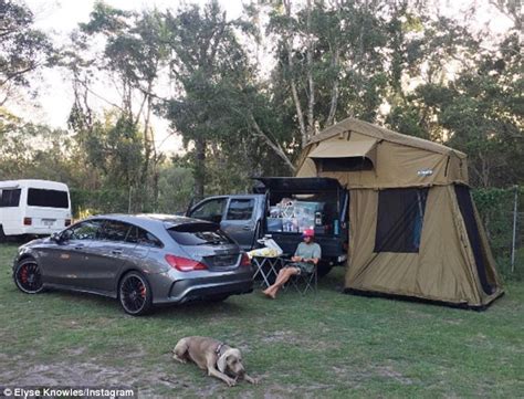 Elyse Knowles Flaunts Cleavage In Bikini On Instagram Daily Mail Online