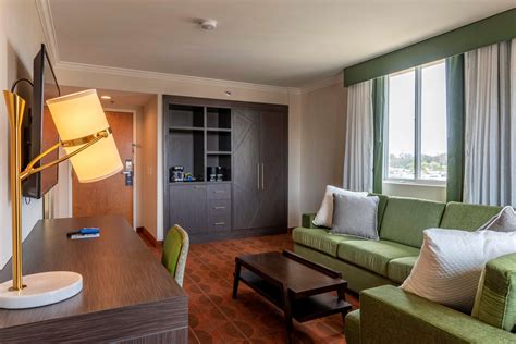 Experience Comfort and Convenience at Doubletree San Diego Downtown