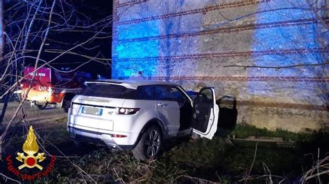 Centallo Si Schianta Con L Auto Contro Un Muro E Muore Sul Colpo