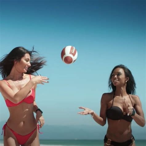 The Format Of Too Hot To Handle On Netflix Netflix S New Dating Show Explained Marie Claire