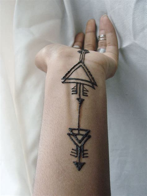 Simple Henna Tribal Tattoo Designs