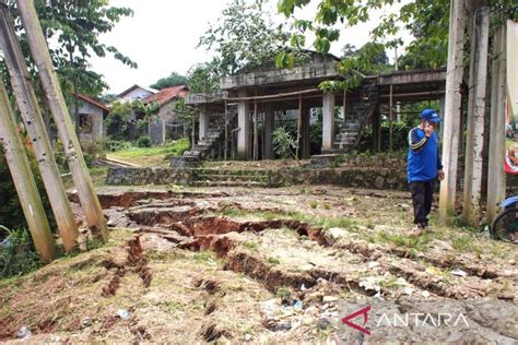 Bpbd Bogor Pergeseran Tanah Di Bojongkoneng Karena Rayapan Tanah