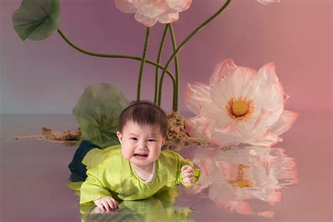 Hot mom Việt lên đồ đón Tết cho con gái