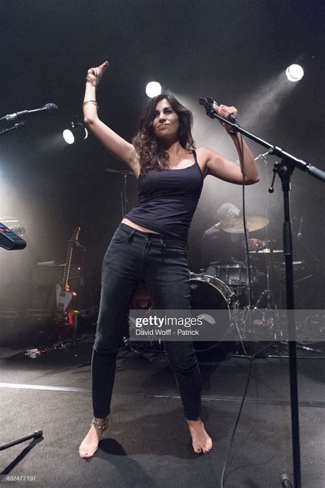Yasmine Hamdan's feet