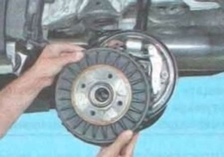 Снятие и замена тормозного барабана на Лада Ларгус