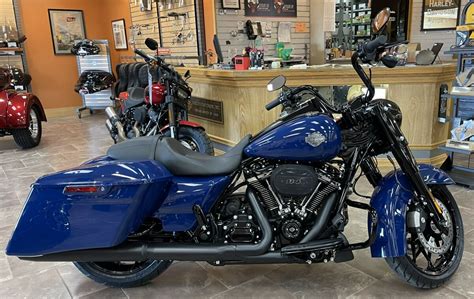 Harley Davidson Road King Special Bright Billiard Blue Black