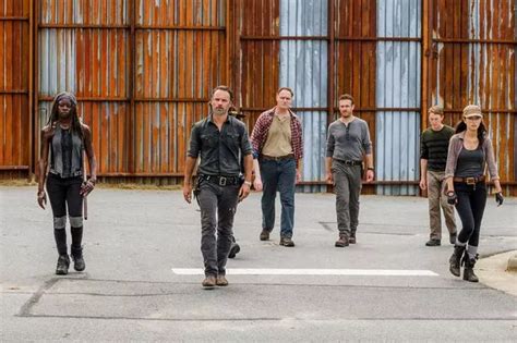 walking dead season    expect cast details trailer