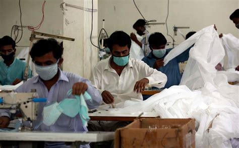 Pakistan: Workers Face Health, Economic Risks | Human Rights Watch