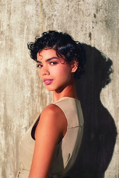 Female hair trends in 2025 are shifting toward natural textures 27