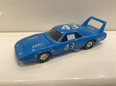 Hot Wheels Limited Edition Richard Petty Plymouth Superbird