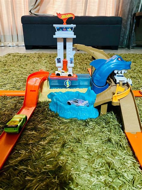 Mattel Hot Wheels Color Shifters Sharkport Set Hobbies Toys Toys Games On Carousell